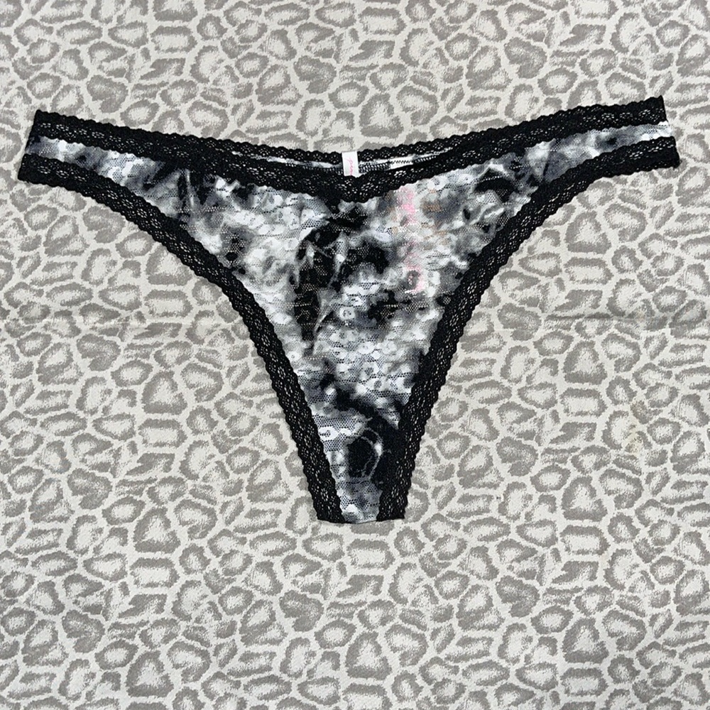 🌺 Pink victoria secret thong underwear 🌺